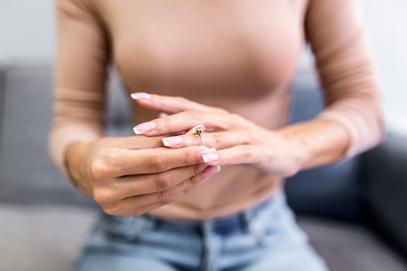 Taking off wedding ring